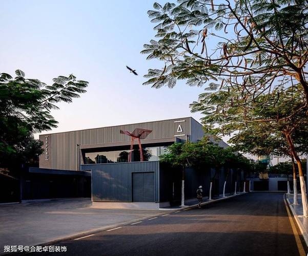 合肥工廠辦公室爆改實(shí)錄 當(dāng)工業(yè)廢墟披上賽博銹甲，連路燈都是心跳節(jié)奏